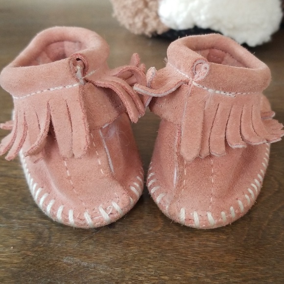 Pink moccasins - Picture 2 of 5